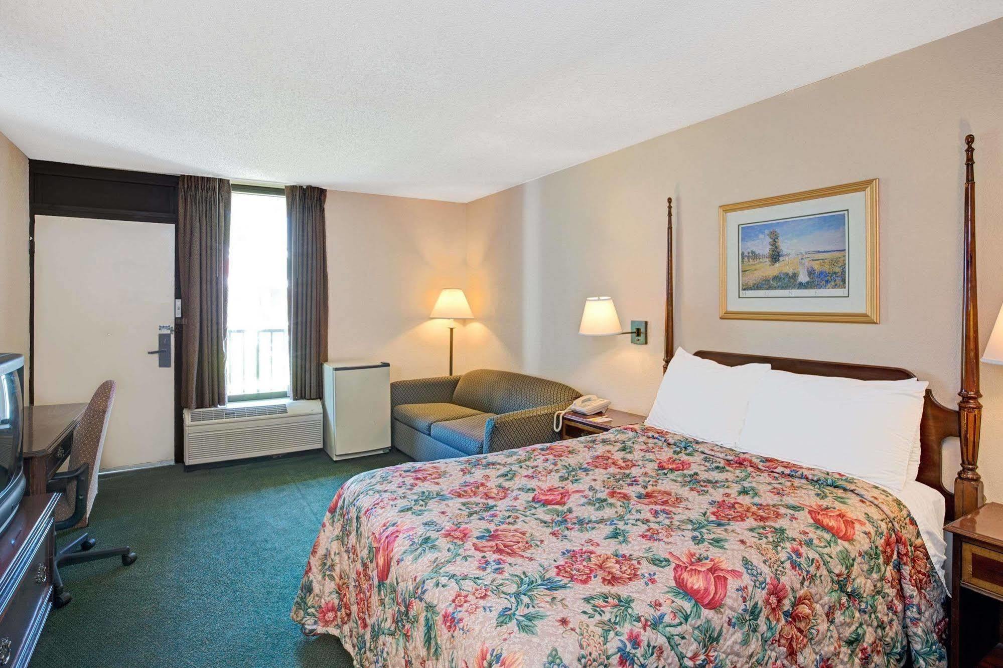 Days Inn Lake Norman Cornelius Kültér fotó