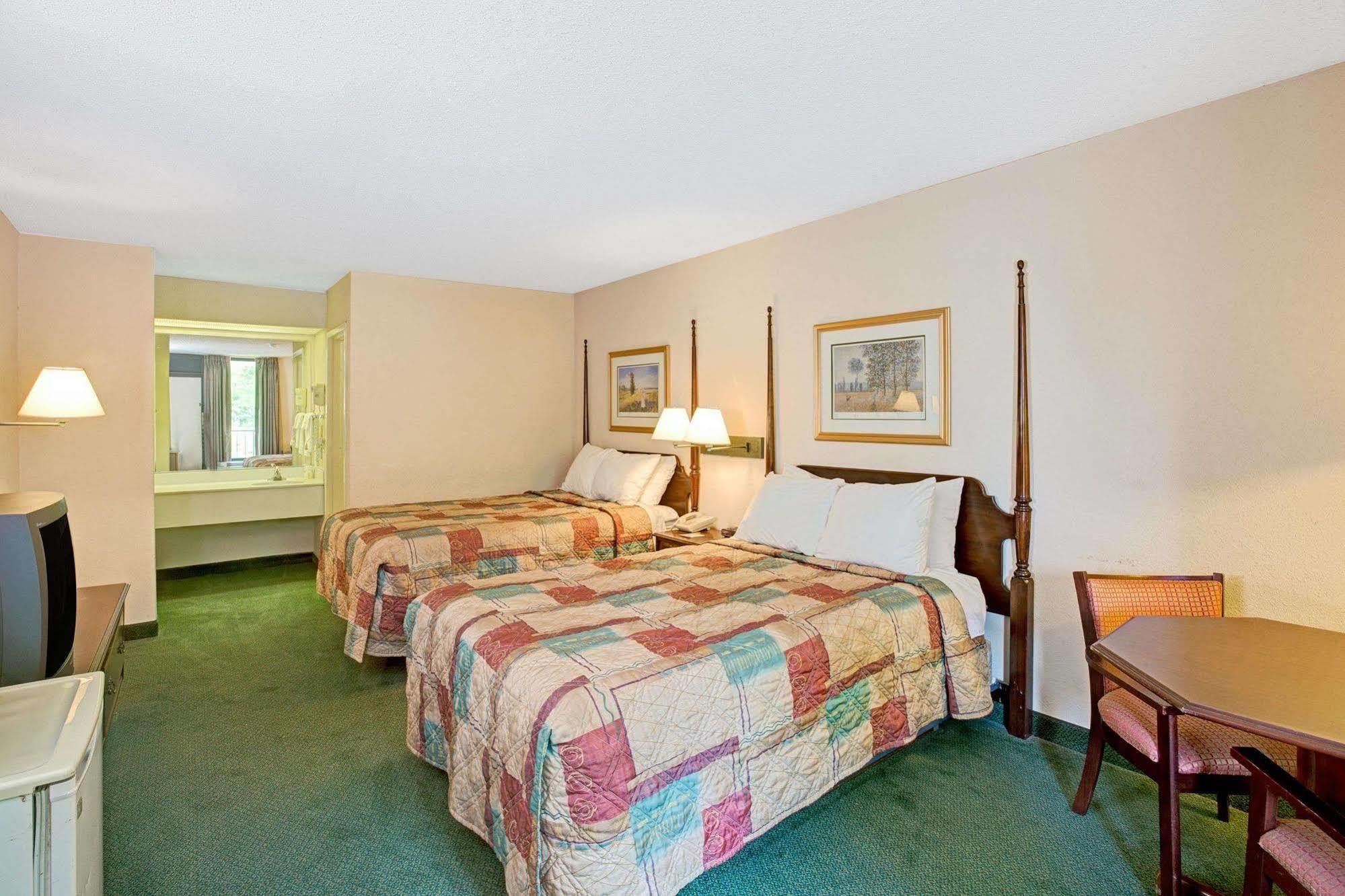 Days Inn Lake Norman Cornelius Kültér fotó